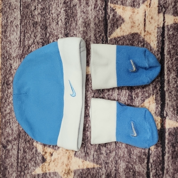 Nike Other - Nike hat and socks 0-6 months